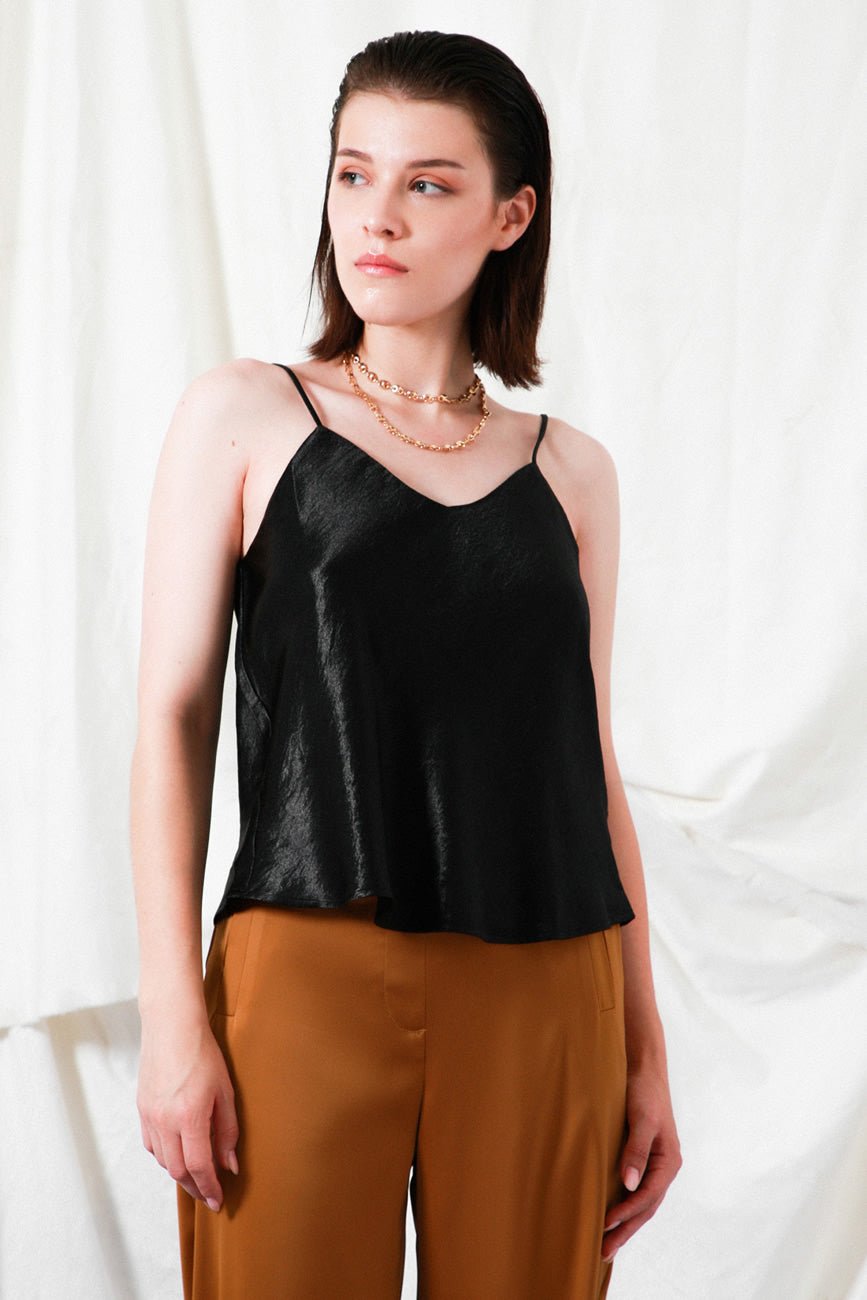 Shein Blusas De Tiras En Satin Tirantes Outfit Blusa Negra Holgada