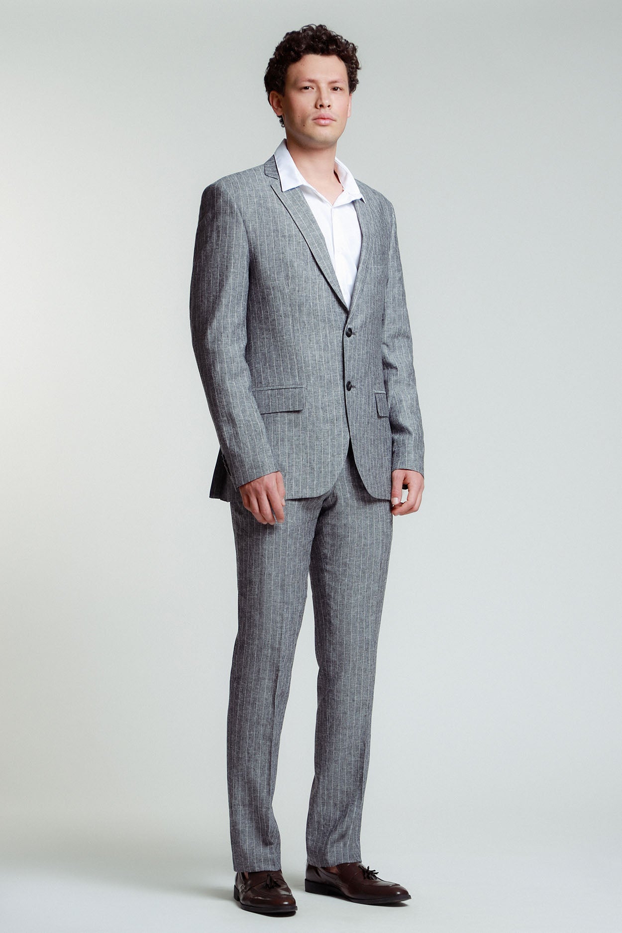 Traje Gris A Rayas Camisa Traje Gris A Rayas Camisa Traje Gris De