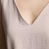 Blusa Beige Sin Manga Escote V