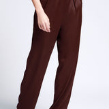 Pantalon Carrot Satinado Pinzas Delanteras