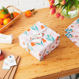 Papel de regalo floral rosa con etiquetas de regalo, 3 hojas